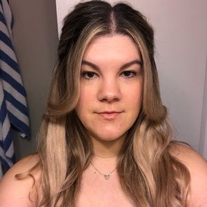 Meet your Posher, Desiree